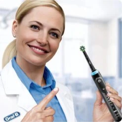 Oral-B CrossAction Opzetborstel Kleur Zwart, Verpakking Van 12 Stuks, Verpakking Van Brievenbusformaat -Oral B 1198x1200 64